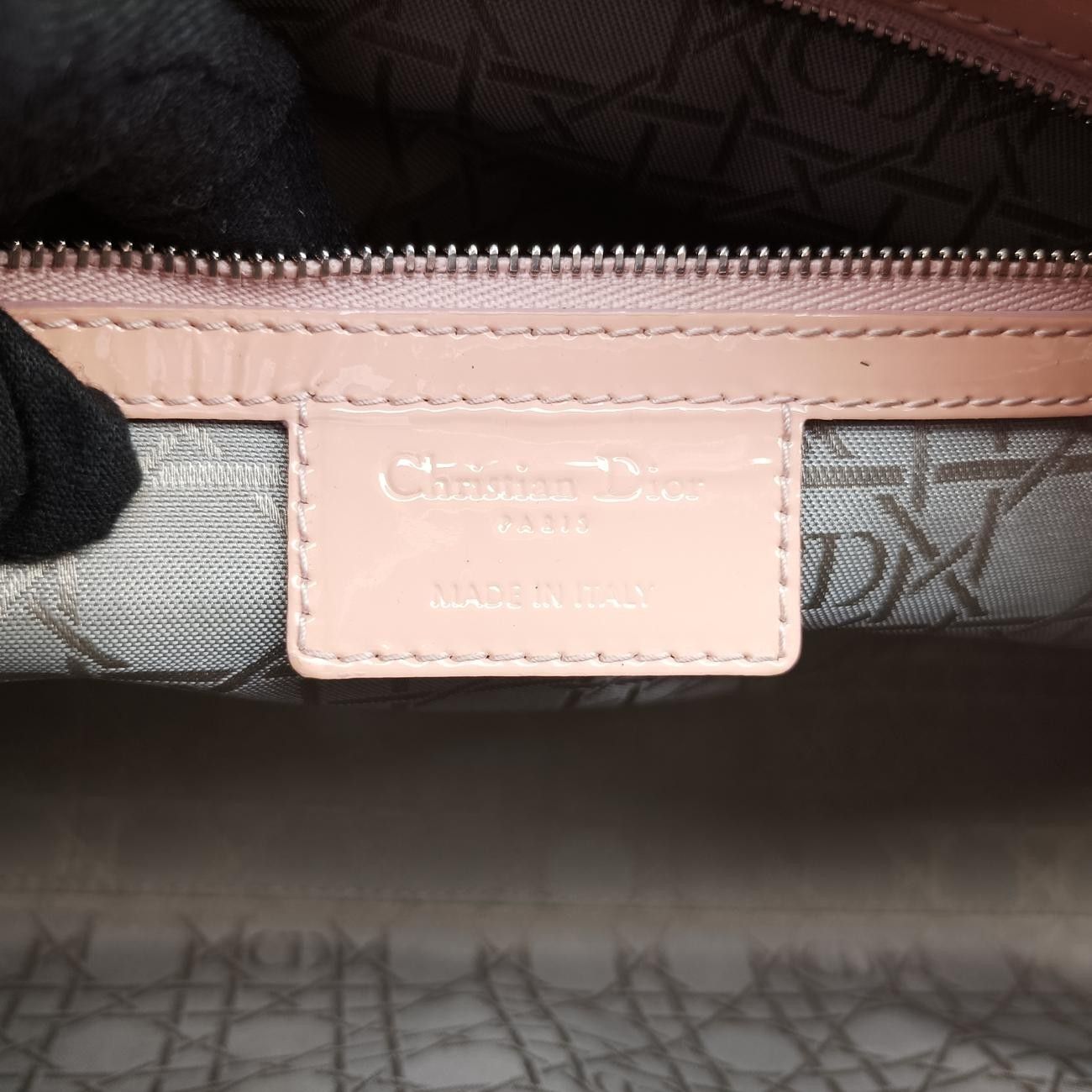 ベージュ パテント