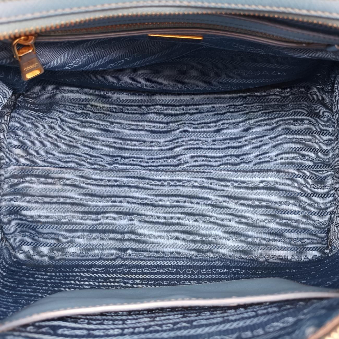 プラダPradaラックス