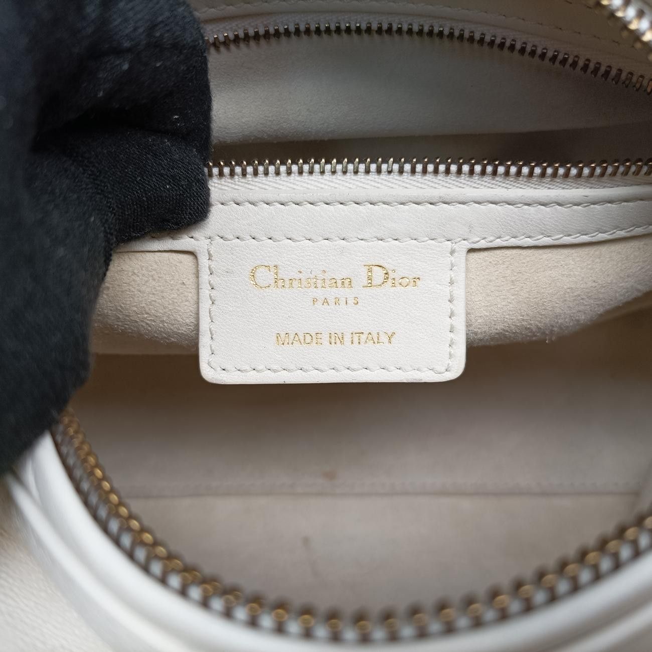 ホワイト レザー