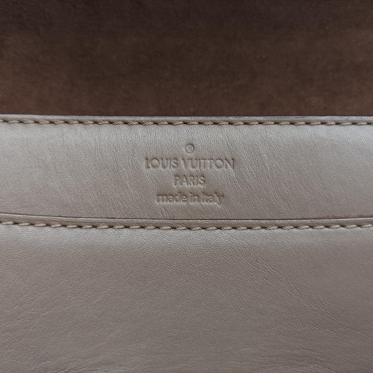 ブラウン レザー