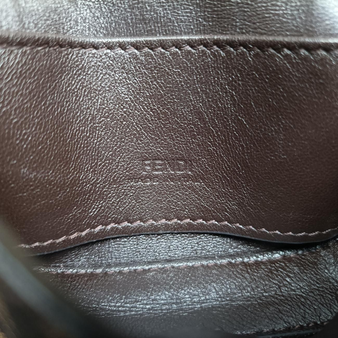 フェンディFendiナノ バゲット チャーム ブラウン PVCコーティングキャンバス 7AR844 7AR844-A9YH-208-0189 DECORATOM_COM_BR