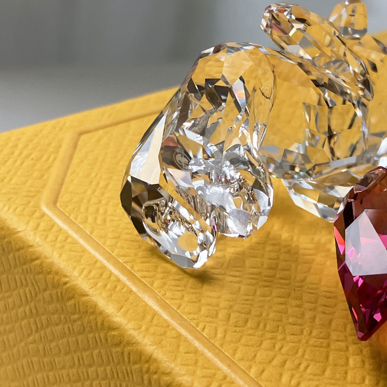 Swarovski Krisベア A Perfect Match 置物 - メルカリ