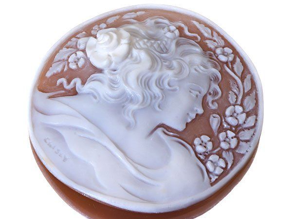 ジュエリー アレサンドロ クリスピーノ作 優雅な女性と花の彫刻 シェルカメオルース 49.9ｍｍ×49.5ｍｍ w5829i