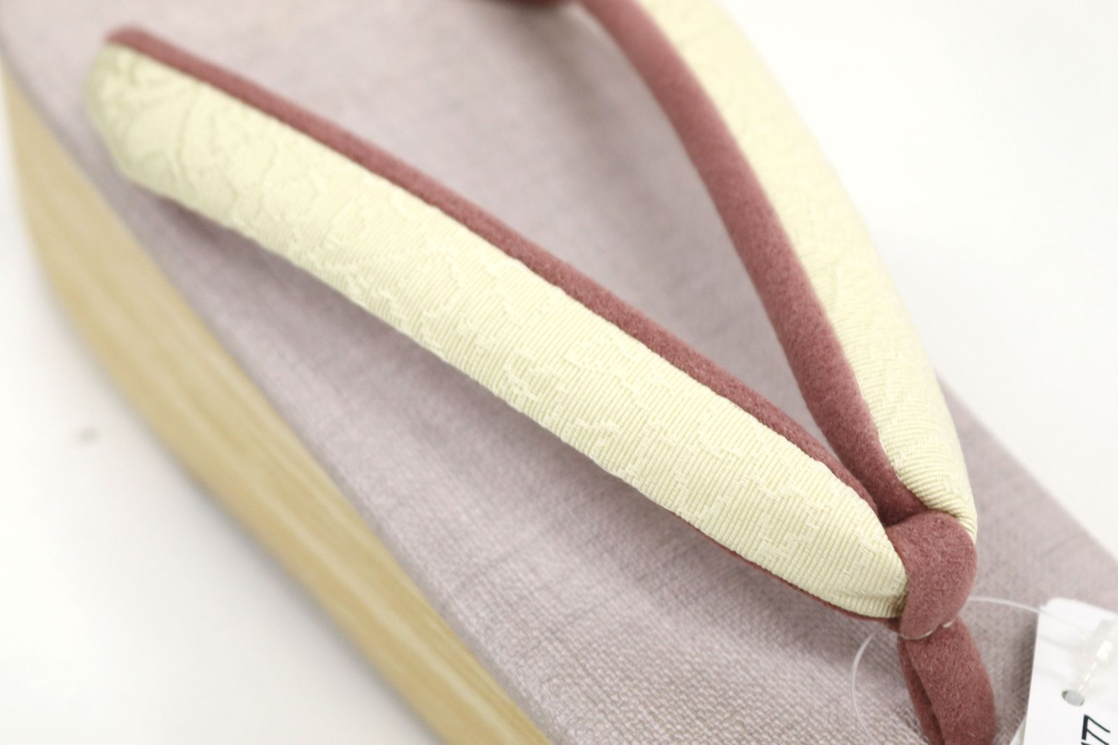 薄ピンク色 ビブラムソール