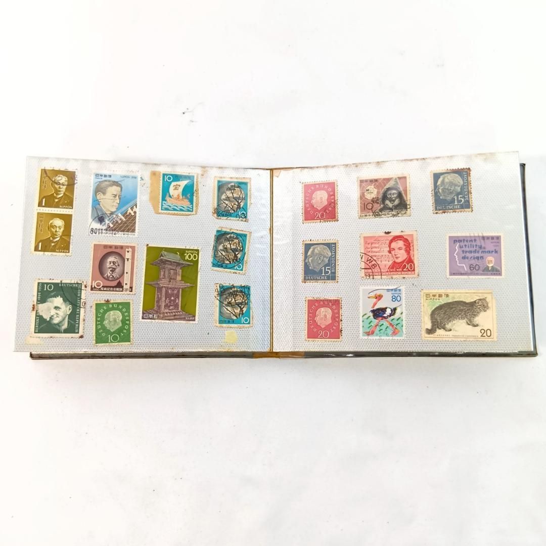 使用済み切手／日本と外国の混合　アルバムにビッシリシリーズ1。【昭和レトロ】。 使用済み切手／日本と外国の混合 アルバムにビッシリシリーズ1。【昭和