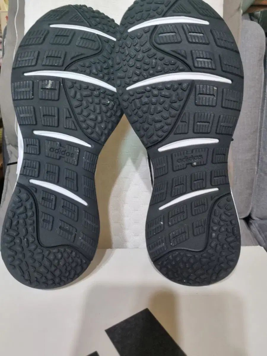 ランニングシューズ GY6348