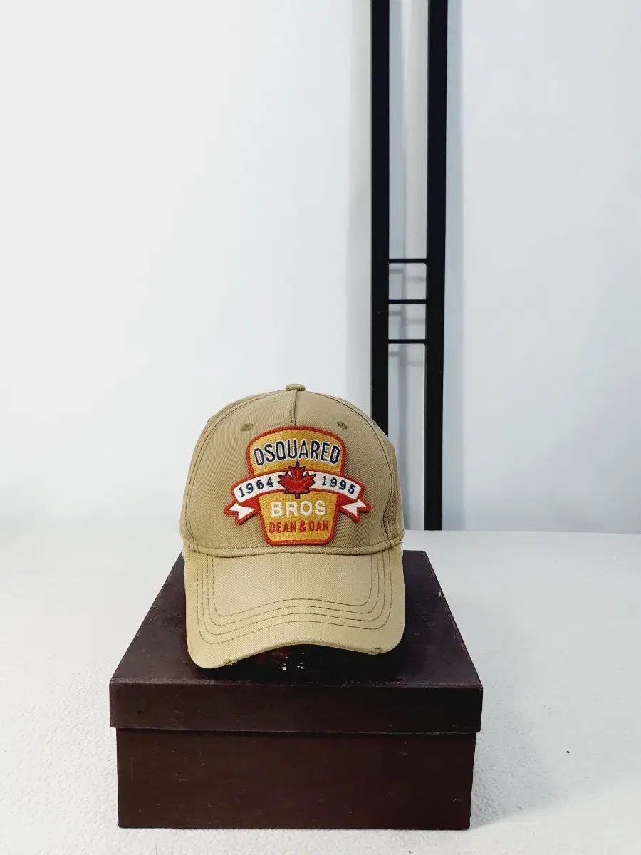 ディースクエアード2 帽子 ロゴワッペン ヴィンテージ ウォッシュ ベースボールキャップ ベージュ