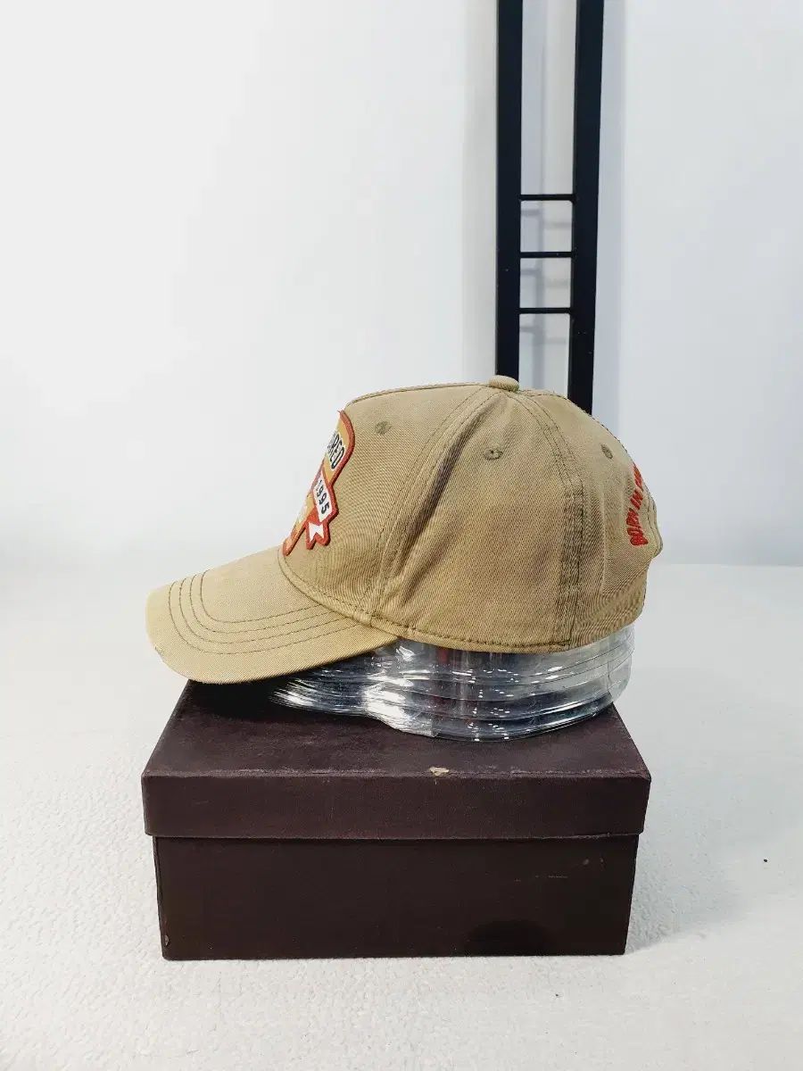 ディースクエアード2 帽子 ロゴワッペン ヴィンテージ ウォッシュ ベースボールキャップ ベージュ