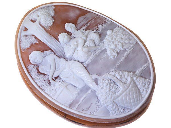 ジュエリー SCALA作 穏やかな日常の情景の彫刻 シェルカメオルース 66ｍｍ×49ｍｍ w5834i