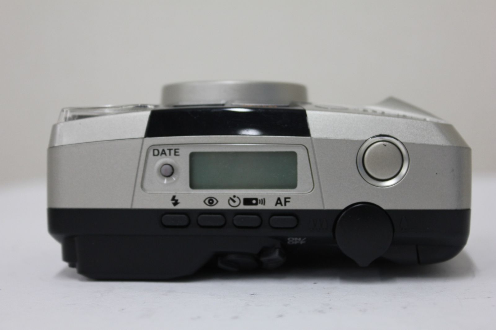 コンパクトカメラ e