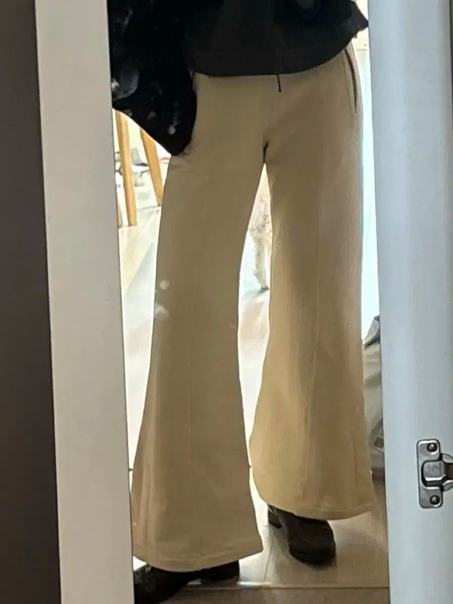 アミリ オフホワイト