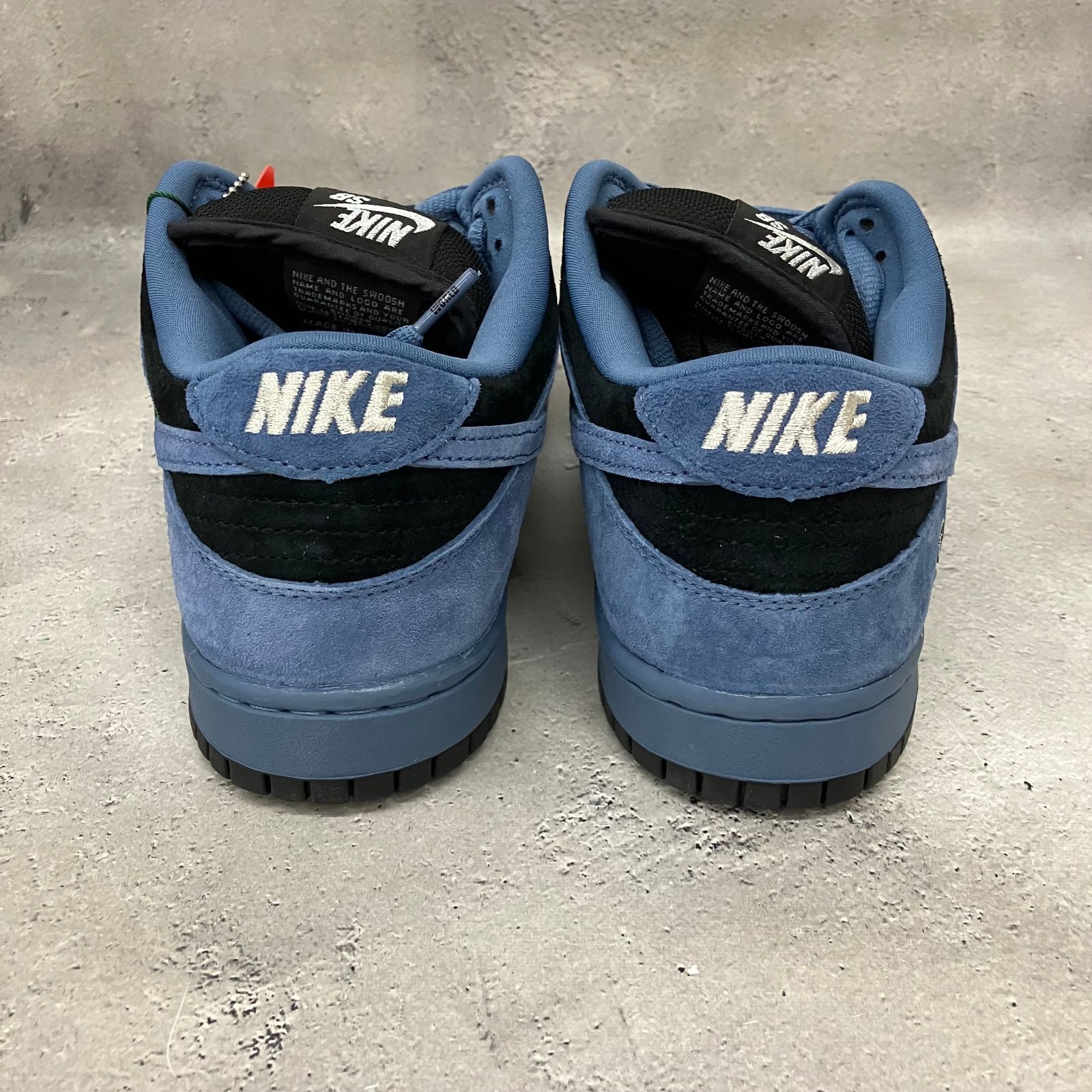 Supreme × Nike SB Dunk Low 