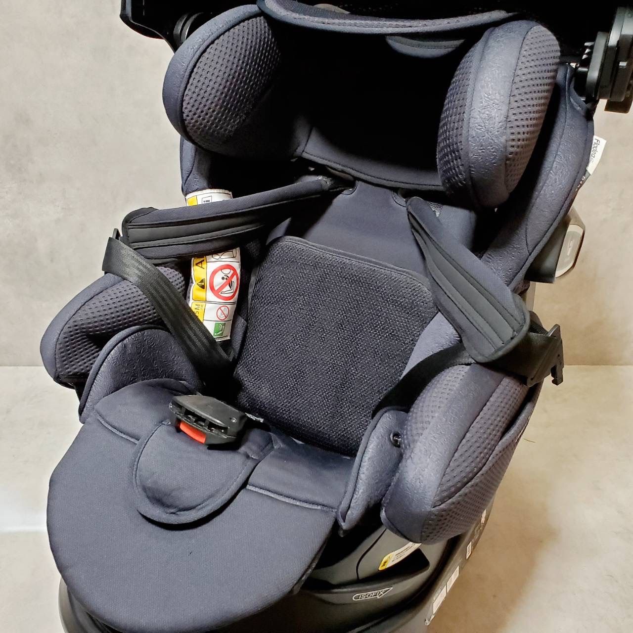 フラディアグロウ ISOFIX