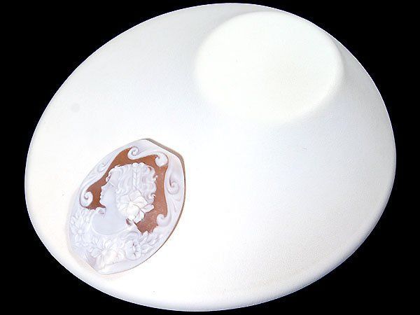 ジュエリー極】作家品サイン有り お洒落な貴婦人と花の彫刻 高級シェル