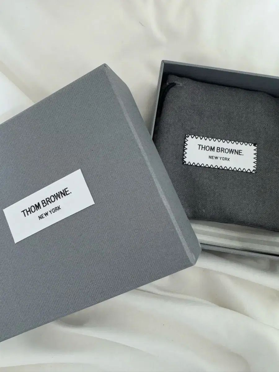 トム ブラウン 聖水 ポップアップ モデル クラッチバッグ - キーホルダー