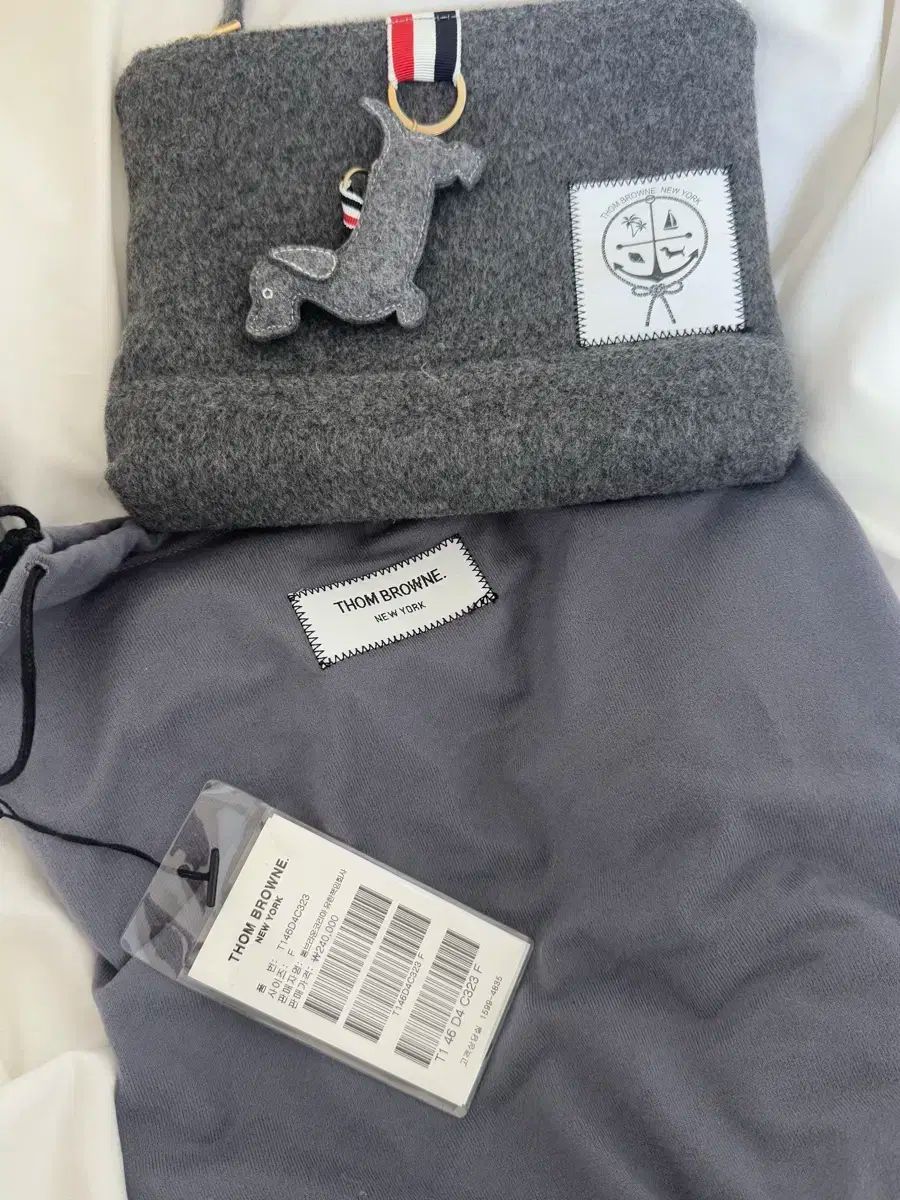 トム ブラウン 聖水 ポップアップ モデル クラッチバッグ - キーホルダー