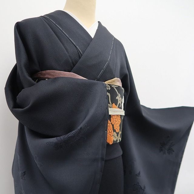 モノトーンに秋の実りを潜ませて 付下げ