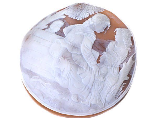 ジュエリー 作家品サイン有り 上品 素敵な家族の彫刻 超大判シェルカメオルース 100.1ｍｍ×100.1ｍｍ w5851m