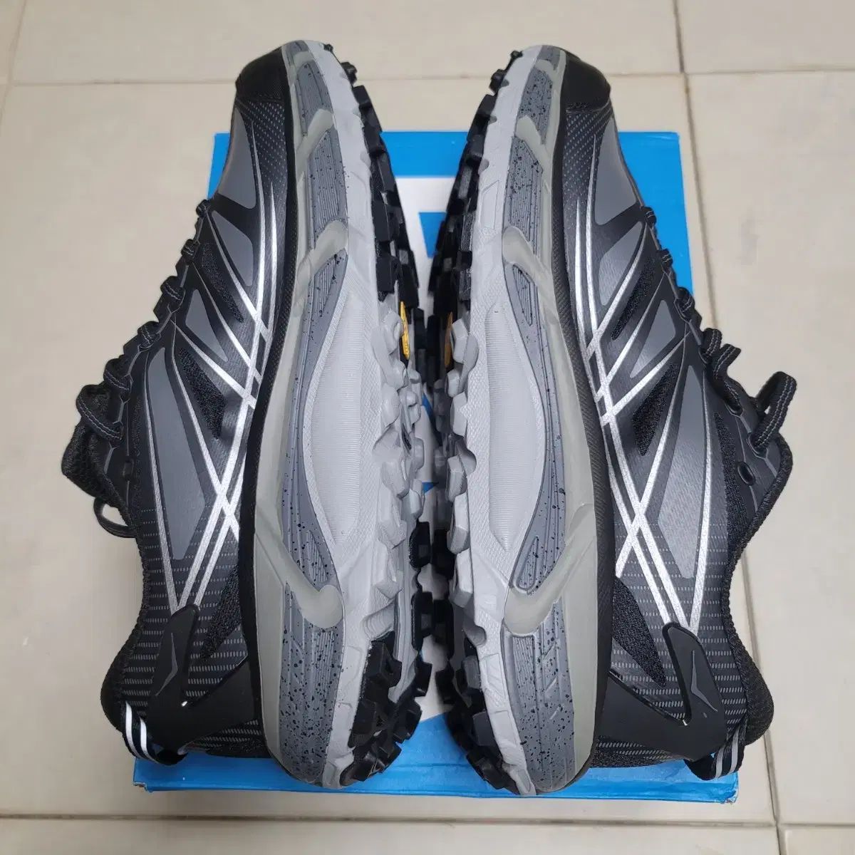 ホカオネオネ 麻マファテ