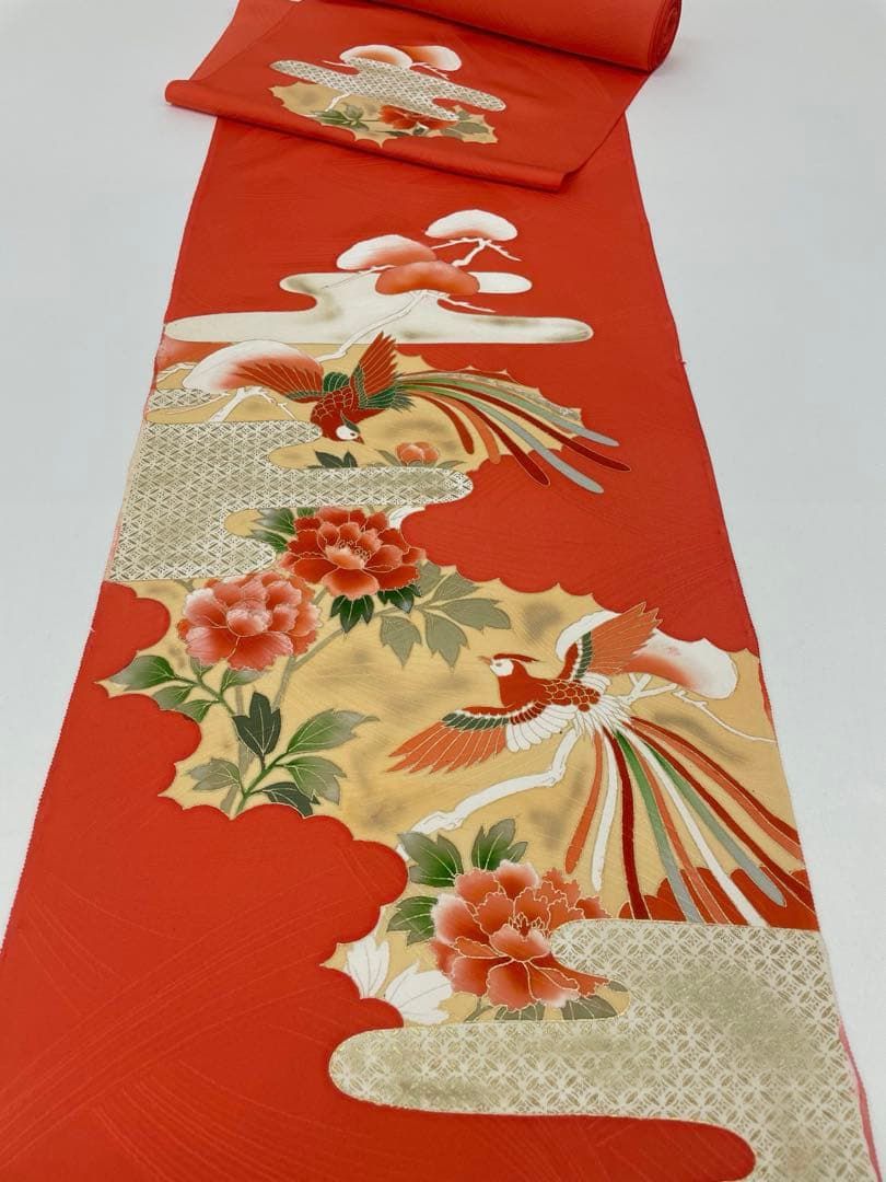 【値下げしました】正絹 振袖(ほぼ)フルセット 赤字の古典柄 紋意匠 金彩加工 付け下げ 手描 金彩 鳳凰 牡丹 紋意匠 正絹 反物 - メルカリ