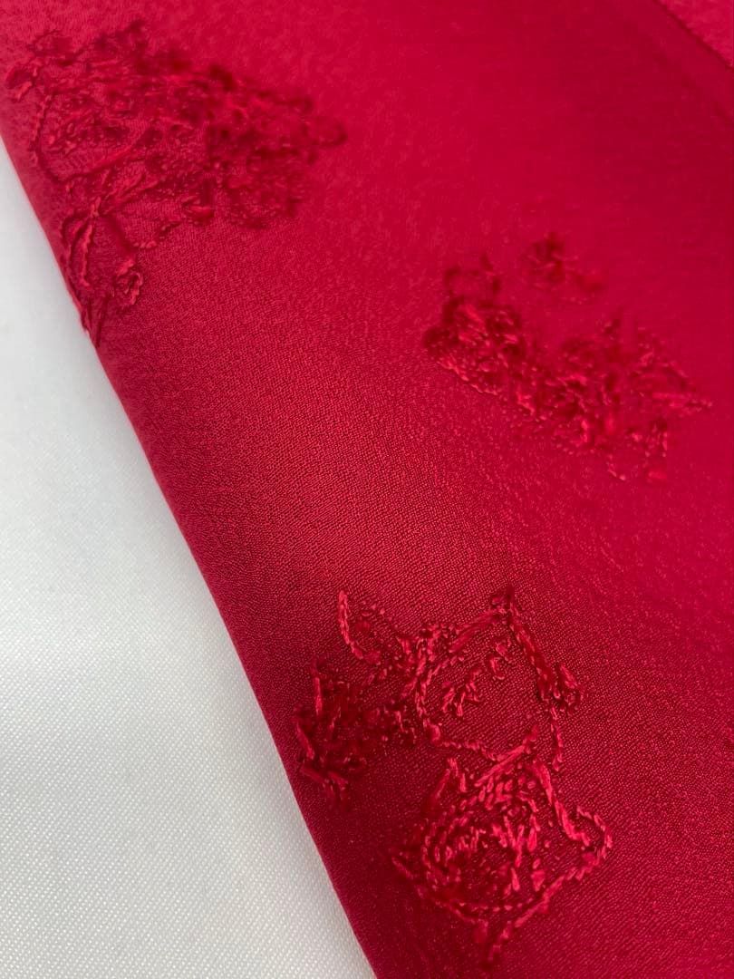 付け下げ 蘇州刺繍 相良刺繍 紋意匠 真紅色 正絹 反物 - メルカリ