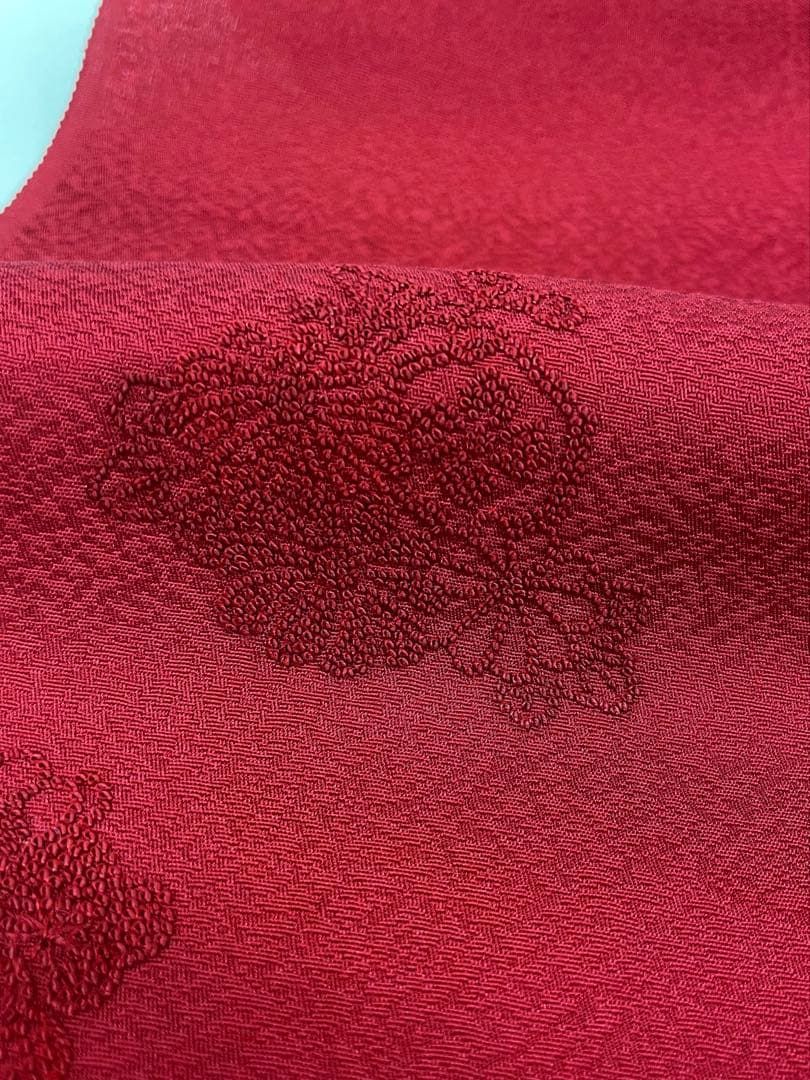 付け下げ 蘇州刺繍 相良刺繍 紋意匠 真紅色 正絹 反物 - メルカリ
