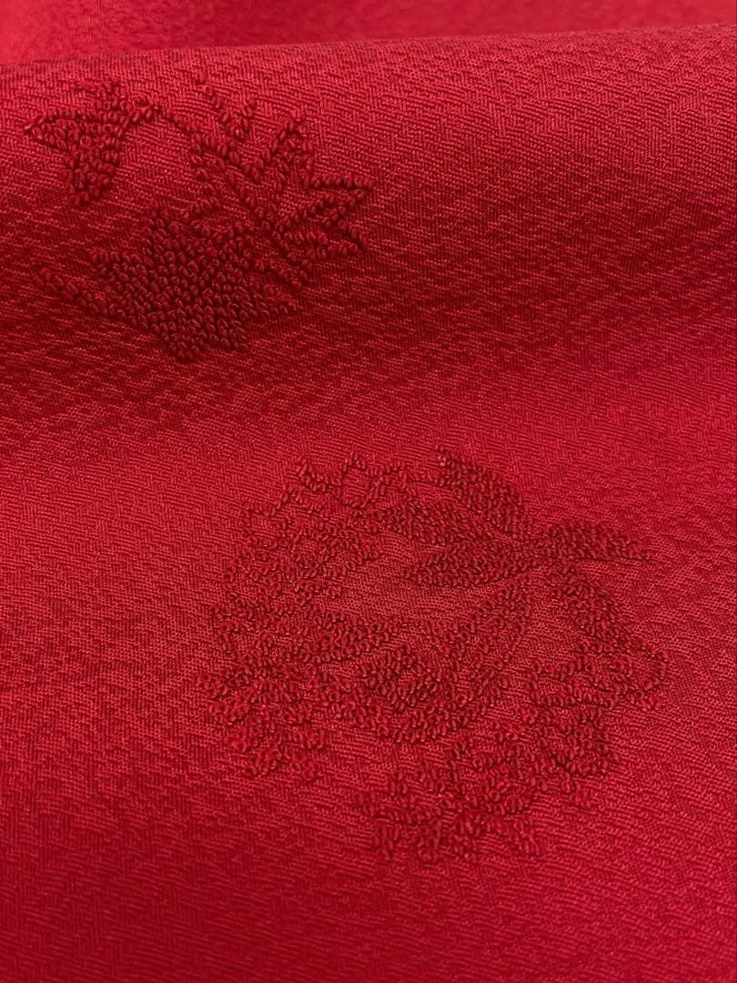 付け下げ 蘇州刺繍 相良刺繍 紋意匠 真紅色 正絹 反物 付け下げ 蘇州刺繍 相良刺繍 紋意匠 真紅色 正絹 反物 - メルカリ