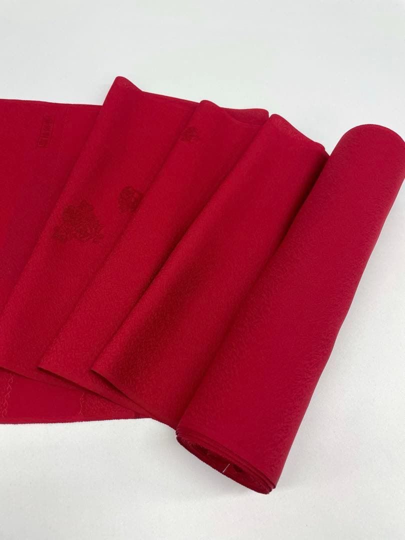 付け下げ 蘇州刺繍 相良刺繍 紋意匠 真紅色 正絹 反物 付け下げ 蘇州刺繍 相良刺繍 紋意匠 真紅色 正絹 反物 - メルカリ