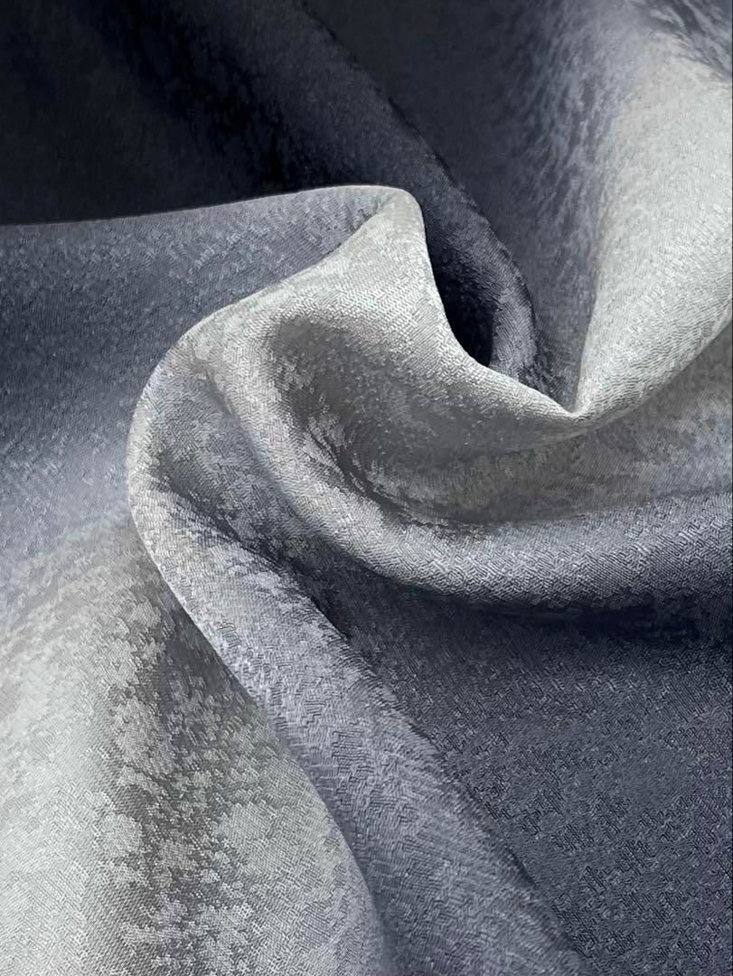 小紋 沙織 京手染 縦ぼかし 紋意匠 濃紺・グレー系 正絹 反物 小紋 沙織 京手染 縦ぼかし 紋意匠 黒・グレー系 正絹 反物 - メルカリ