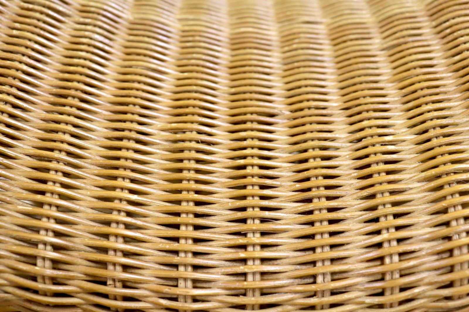 ラタンスツール