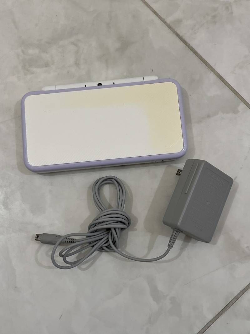 New Nintendo 2DS JAN-001 ホワイト×ラベンダー 初期化済み newニンテンドー2DS