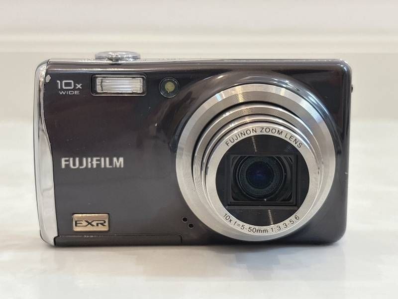 FUJIFILM FINEPIX F70EXR コンパクトデジタルカメラ デジカメ