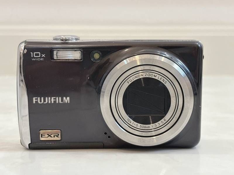 FUJIFILM コンパクトデジタルカメラ FinePix F820EXR 富士フイルム FinePix F820EXR 価格比較 - 価格.com