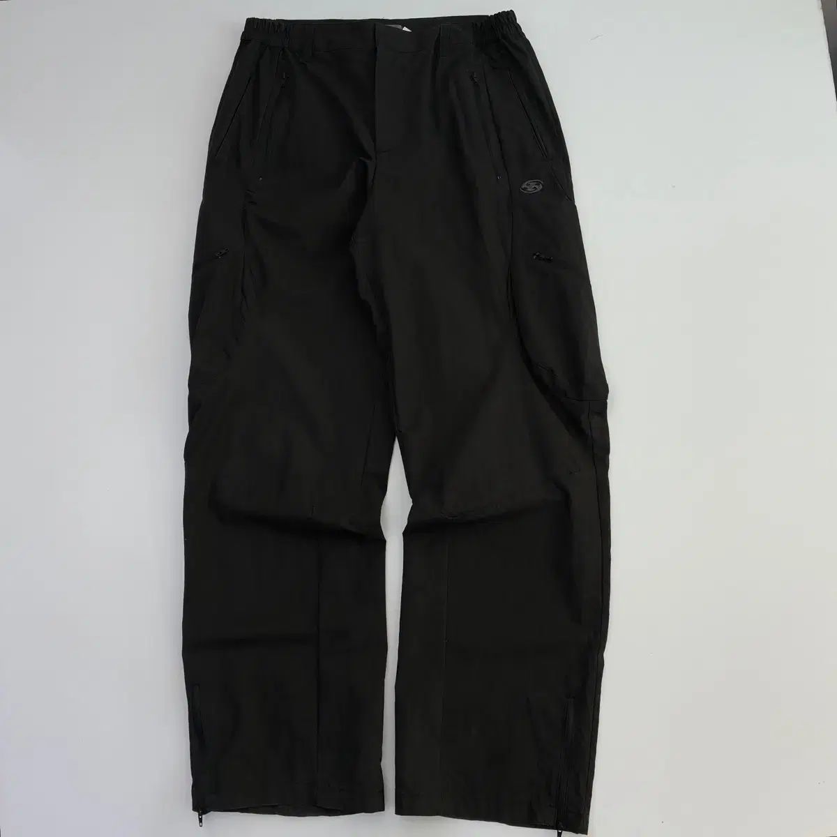 SAN SAN GEAR サンサンギアー ブラック ナイロン カーゴパンツ Size 2