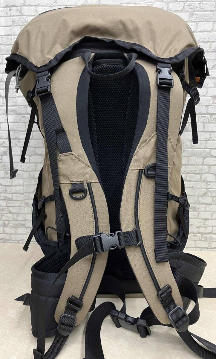 ダークベージュ 登山