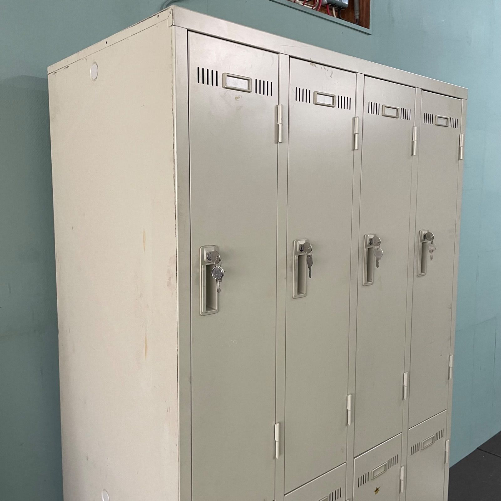 ♭ み スチールロッカー 8人用 鍵付き 4列2段 スチール製 収納 オフィス 事務所 会社 業務用 スリム かぎ付き 更衣ロッカー