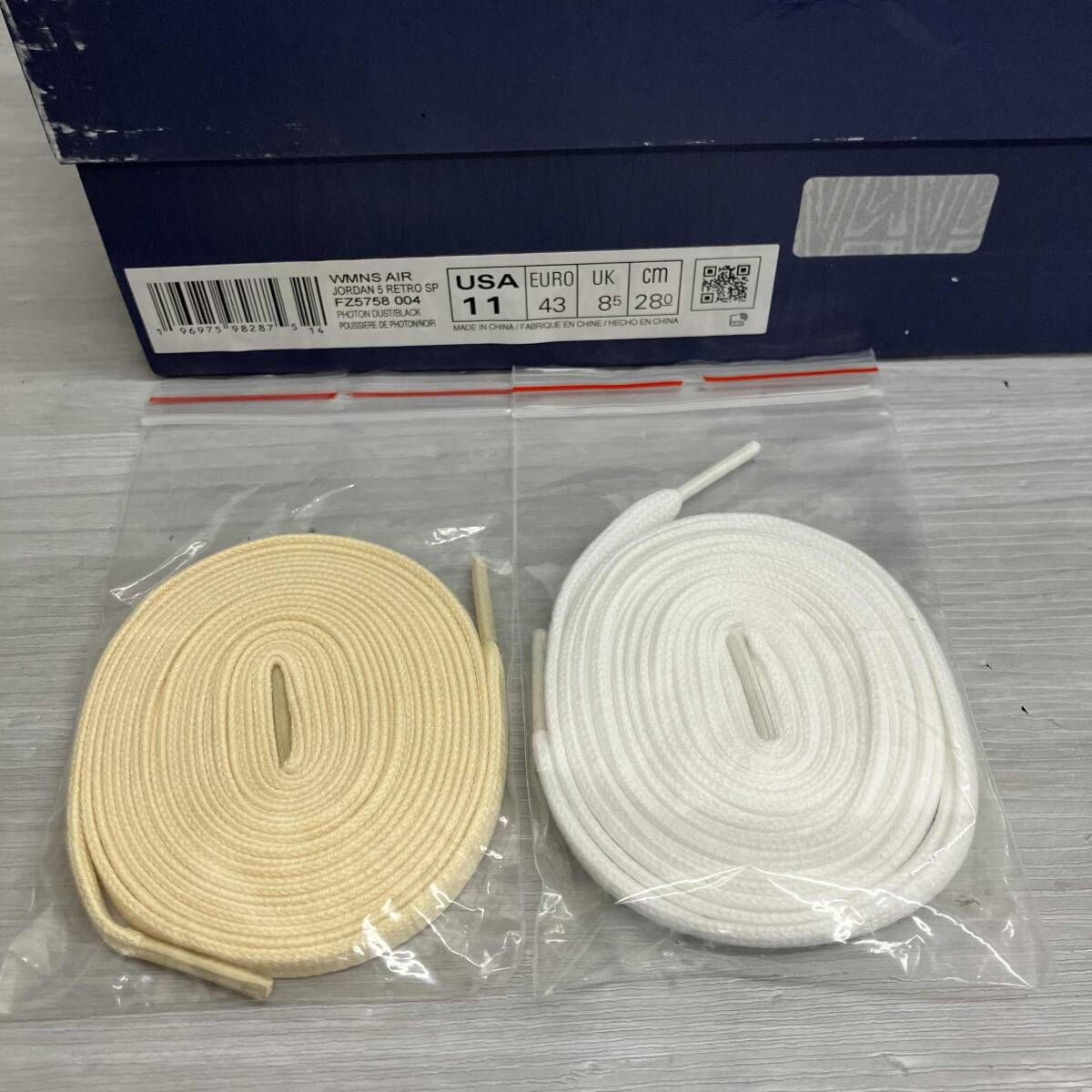  A Ma Maniere ×NIKE ア マ マニエール × ナイキ WMNS AIR JORDAN 5 RETRO SP FZ 5758 004 グレー× FAKE BUSTERS鑑定バッヂ付き 28.0 cm スニーカー 靴