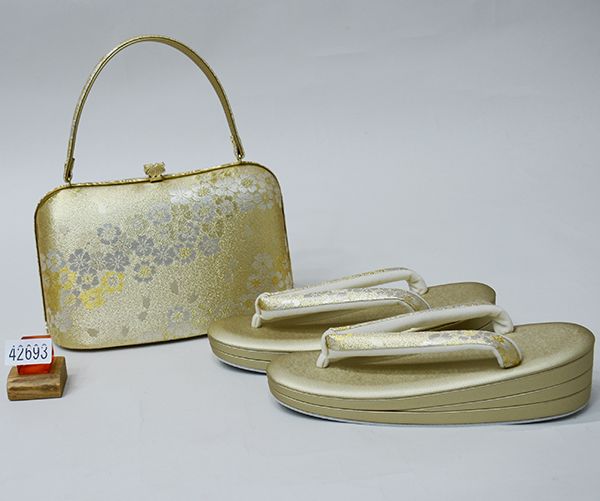 草履バッグセット 正絹帯地 ゴールド 金銀地 三段 23.5cm フリーサイズ 適合足サイズ 22cm～24cm NO42693