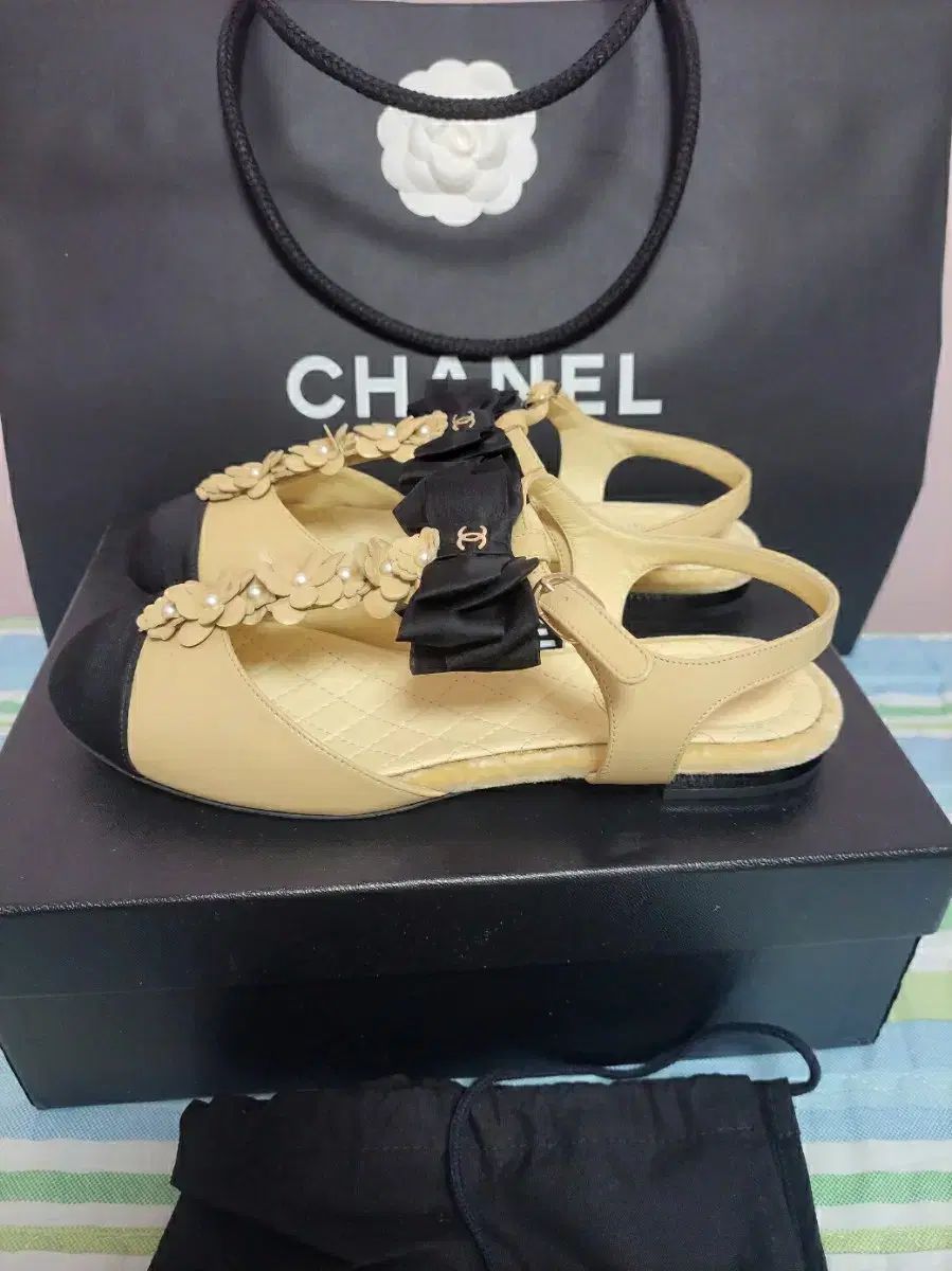 CHANEL シャネル