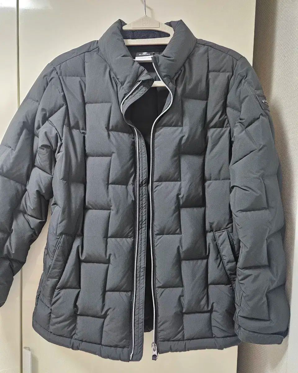 BLACK YAK キッズ 軽量ダウン アウター ブラック