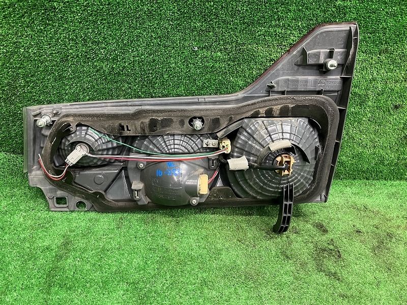 アルファード ANH15W 左フィニッシャーパネル V ASプラチナ2 4WD 8人 コイト 58-20 81590-58100 070