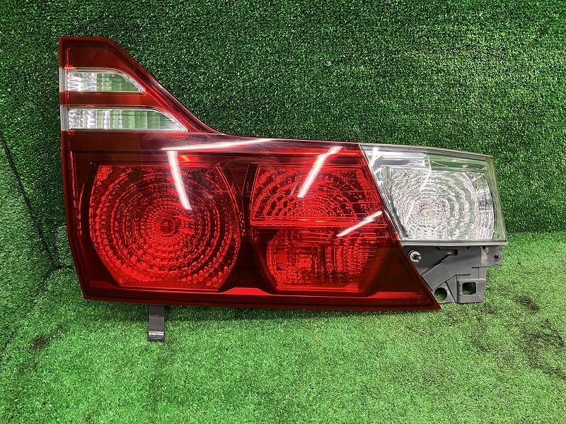 アルファード ANH15W 左フィニッシャーパネル V ASプラチナ2 4WD 8人 コイト 58-20 81590-58100 070