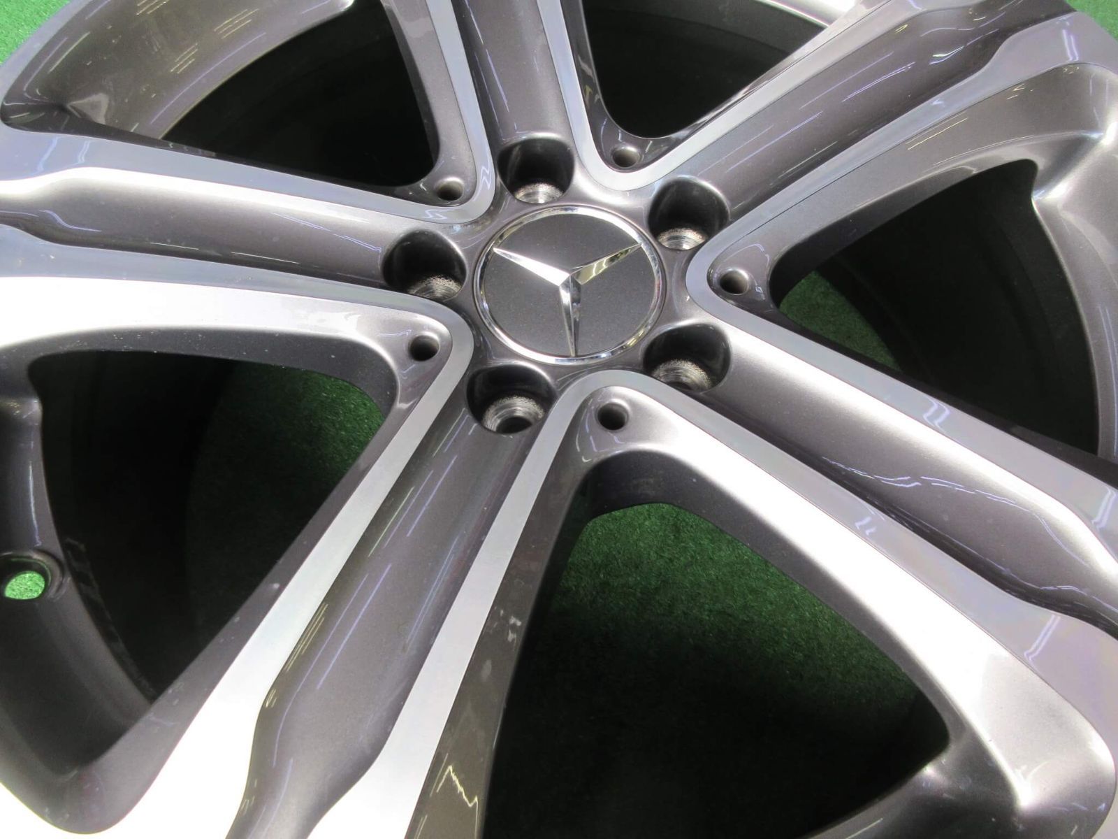 目立った傷も無く程度良好です♪スタッドレス用に是非