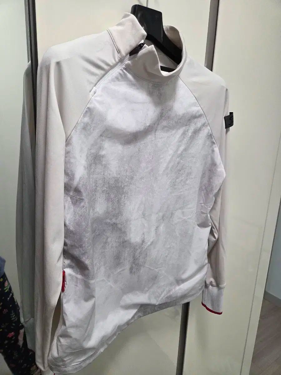 ウィンドブレーカー ジップアップ