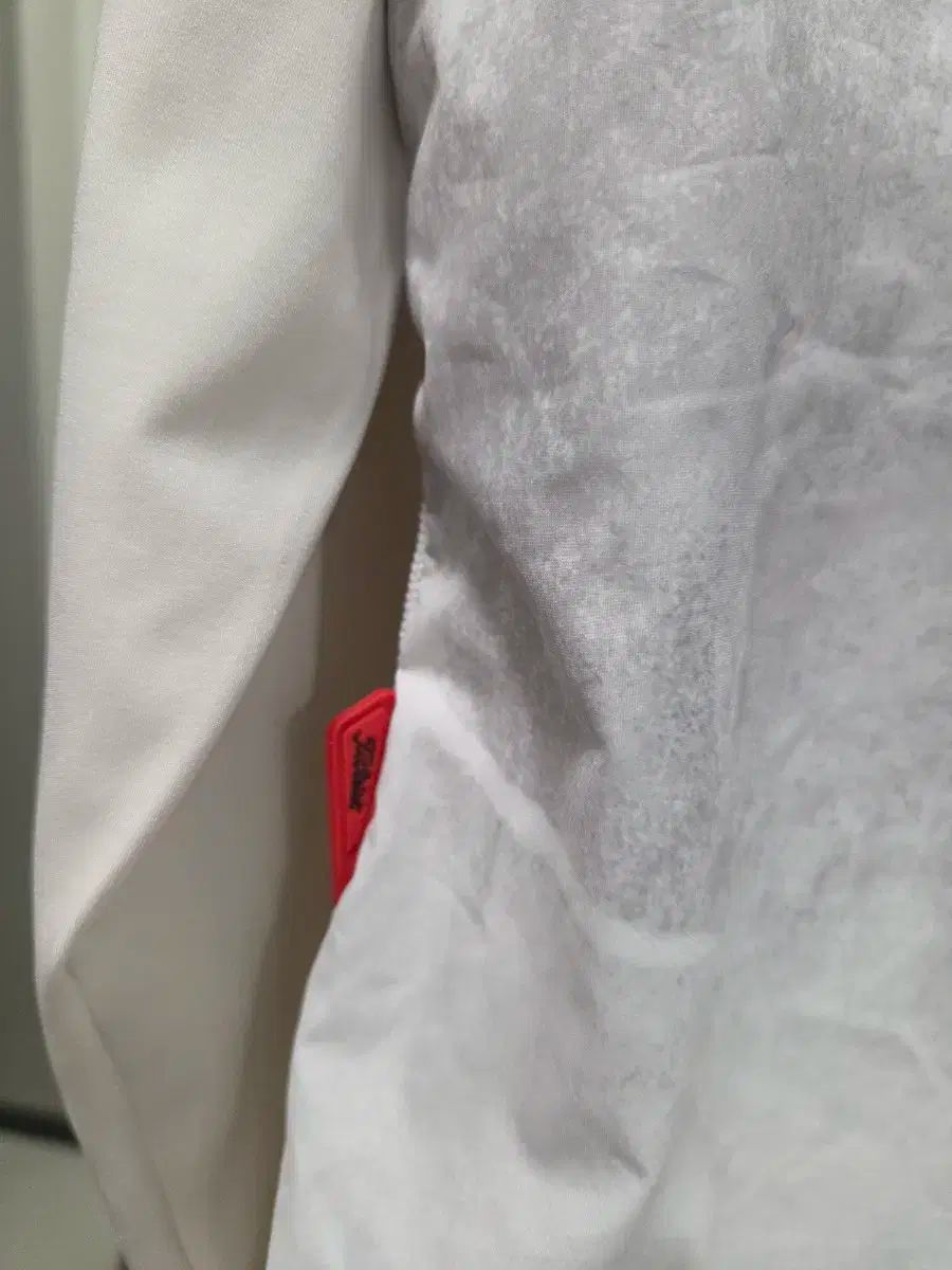 ウィンドブレーカー ジップアップ