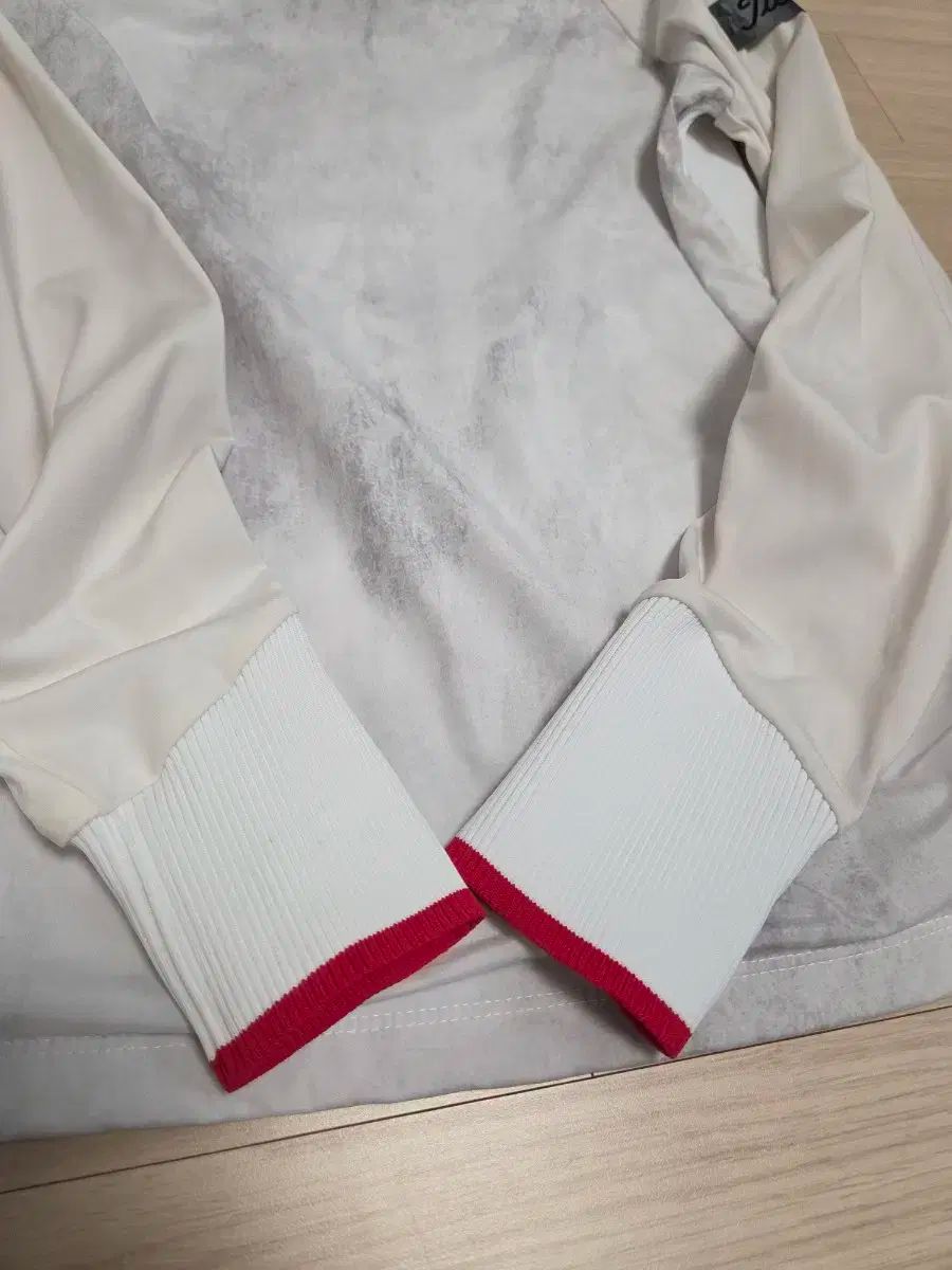 ウィンドブレーカー ジップアップ