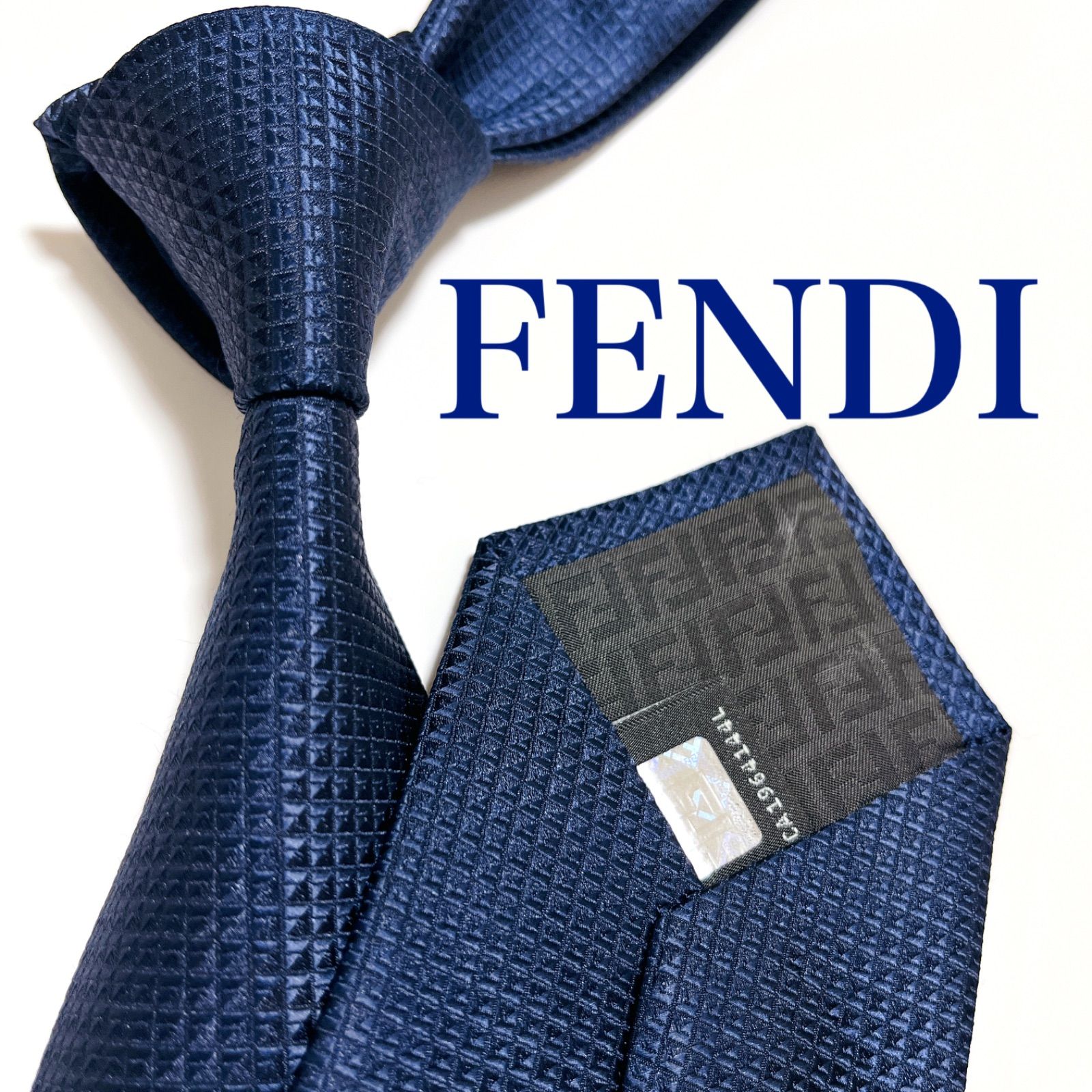 美品 フェンディ ネクタイ ハイブランド ソリッドタイ 無地 光沢 希少 濃紺 美品 フェンディ ネクタイ ハイブランド ソリッドタイ 無地 光沢