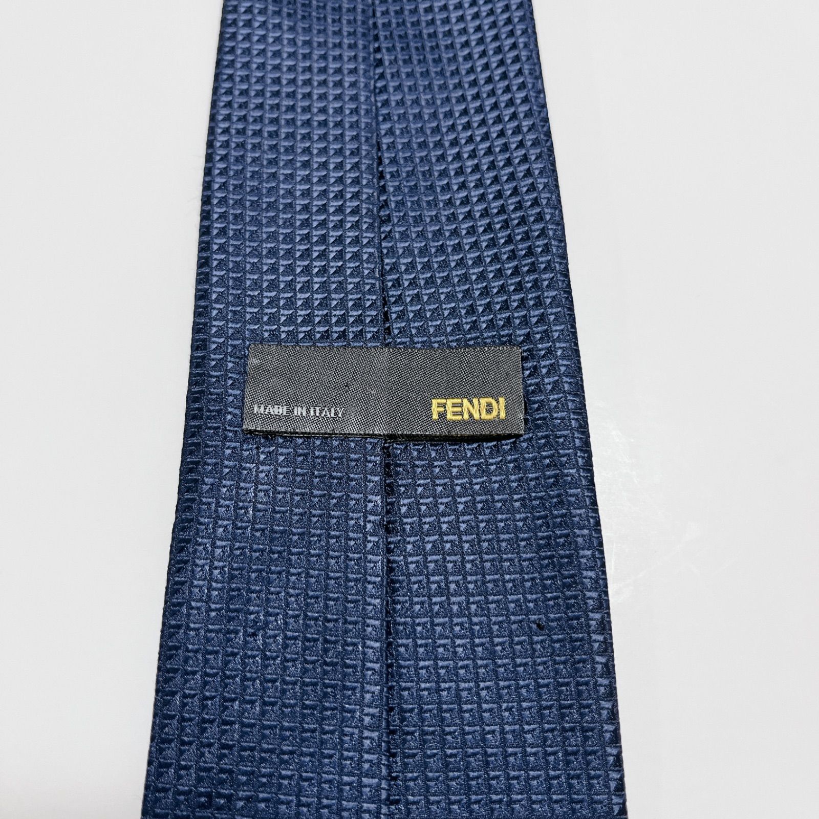 美品 フェンディ ネクタイ ハイブランド ソリッドタイ 無地 光沢 希少 濃紺 美品 フェンディ ネクタイ ハイブランド ソリッドタイ 無地 光沢