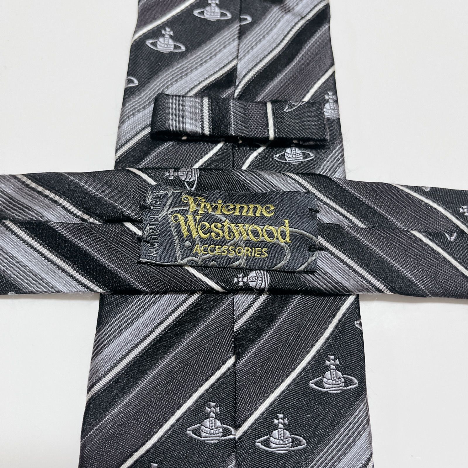 Vivienne Westwood ネクタイ ブラック オーブ ロゴ イタリア製 美品 ヴィヴィアンウエストウッド ネクタイ ハイブランド オーブロゴ