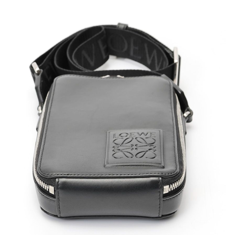 ロエベ LOEWE バーティカル クロスボディポケット ショルダーバッグ C565S59X01 サテンカーフ レザー ブラック 商品番号 S-159325 KARIMZIABAT_FR